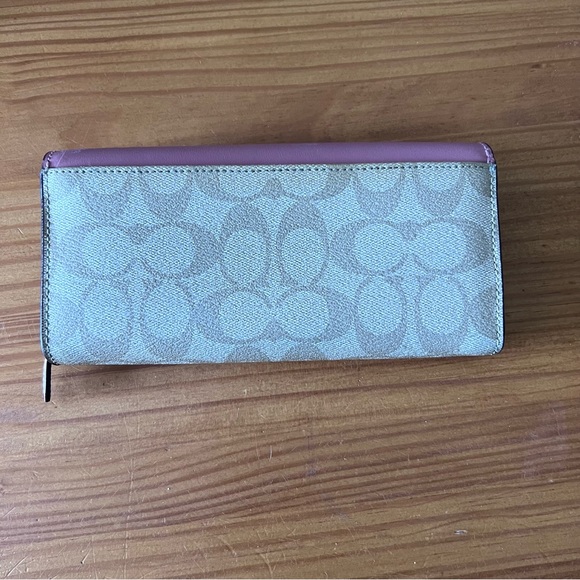Coach signature wallet. - Picture 2 of 4